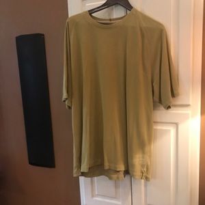 Tommy Bahama shirts like new